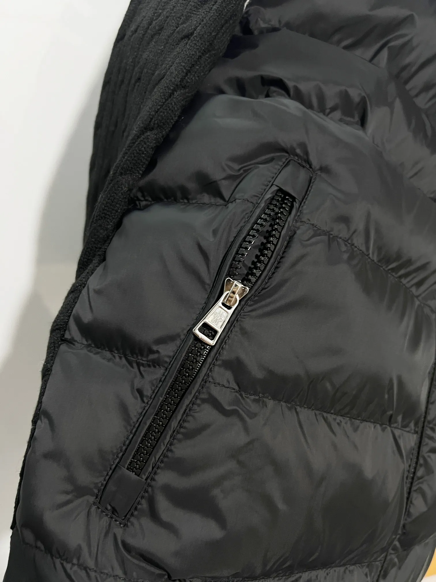 MONCLER/ ！！！ ： ， ！ ， M Classic ， ， ， ， Black、 Black 、 ， Gray Series ！ ！ ！ :Gray.Black. Sizes:S-XL